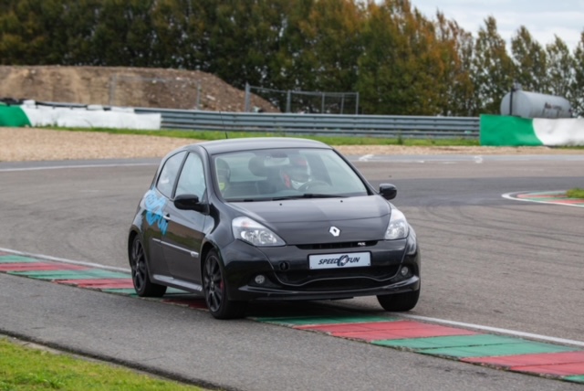 Renault Clio 3 RS - 200 cv   Traction avant 
Voiture Performante , Fun et Facile
Idéale pour débutants