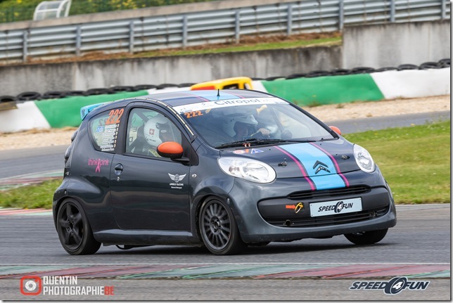 Citroën C1 Cup - 82 cv Traction avant
Voiture extrêmement amusante et pleine de sensations
Idéale pour les 1ers pas dans la course